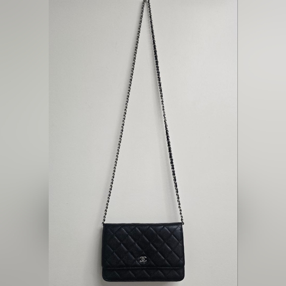 Chanel Black Quilted Crossbody Bag - Picture 6 of 8